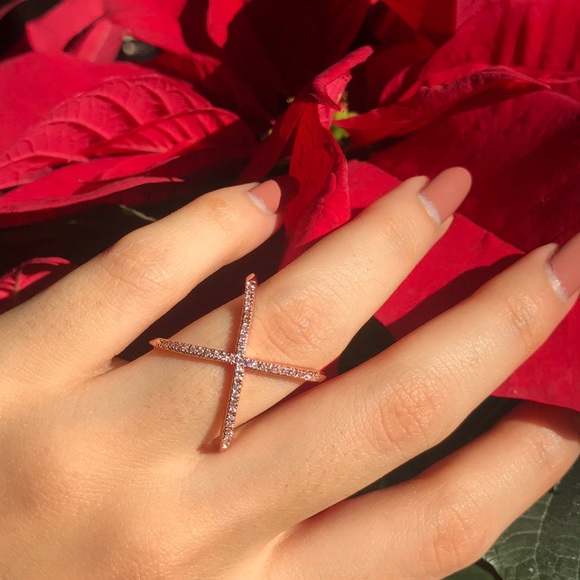 🖐SOLD🖐 Dainty Rose Gold Criss Cross Crystal Ring - Picture 2 of 7